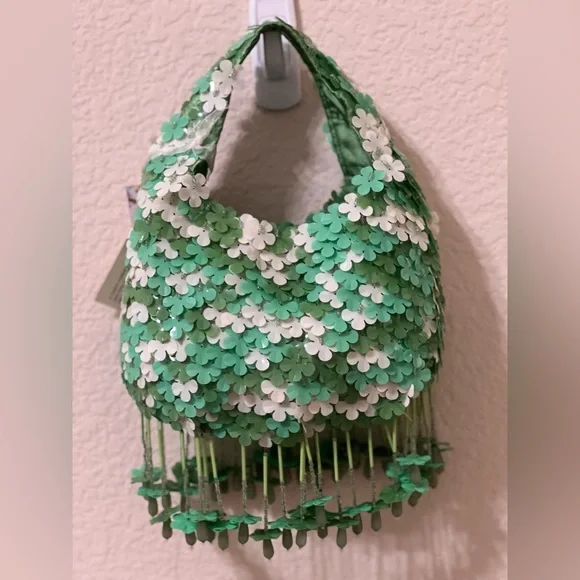 Floral Beaded Green and White Bag 🌿 - Picture 1 of 12